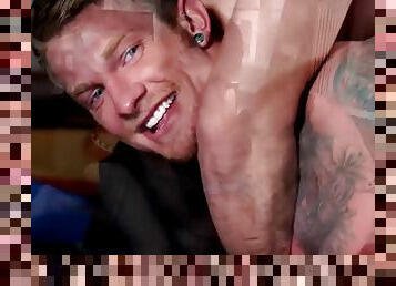 Jock cums in own face