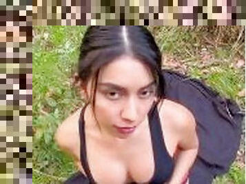 Modelo colombiana tiene sexo público en un bosque