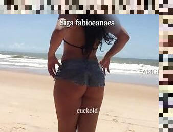 Esposa na praia o Cafucu dotadão de sunga branca o corno só a filmando BBC (fabioeanes com)