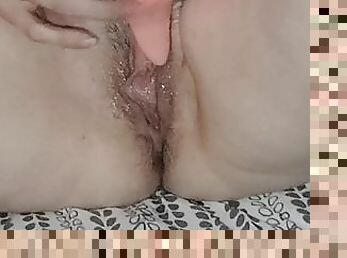 (1) WIFE TRYING A NEW VIBRATOR THAT AINT POWERFUL ENOUGH