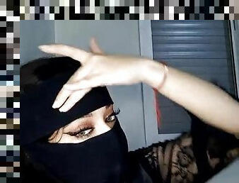 Arab MILF teases me on webcam