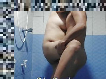 Boardmate na naliligo sa aming banyo, kinantot ng asawa ko, napasigaw si Girl sa sobrang sarap