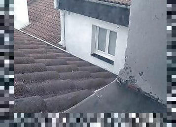 El Guarro Se Saca La Polla En El Ascensor,Sube Al Camarote Vecinal,Se Corre Espiando Una Ventana????????