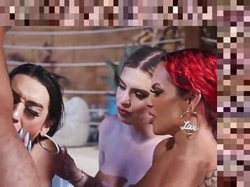 PORNSTARPLATINUM Bambi Bliss And Ivory Mayhem In Pool 4way