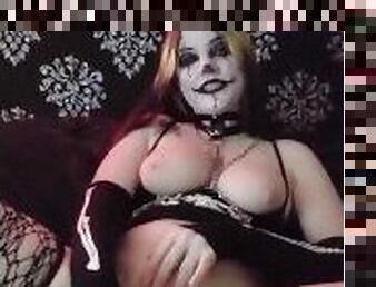 Goth clown girl with wet clussy masturbates with toys