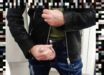 masturbation, public, amateur, ejaculation-sur-le-corps, gay, ejaculation, européenne, euro, toilette, solo