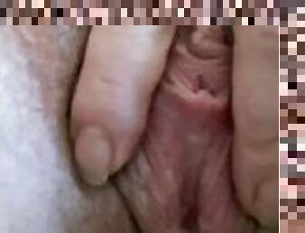 Open pussy piss and play