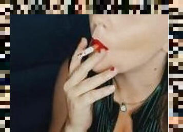 veľké-prsia, amatérske, milfka, bbw, brazílske, britské, fetišistické, latex, sólo, fajčenie-smoking