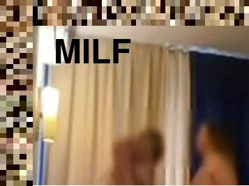 milf, velike-lepe-ženske, sužnja, trojček, poljubljanje, jahanje, gospodična, sedenje-na-obrazu, dominacija, femdom