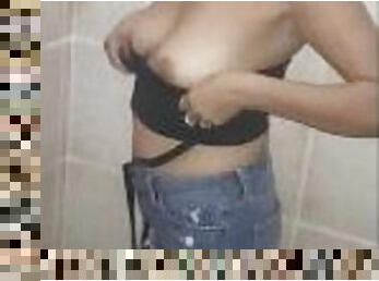 Morena gostosa caliente en la ducha