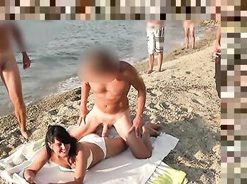 All'aperto, Pubblici, Amatoriali, Rapporti anali, Mammine mature, Hardcore, Gangbang, Spruzzi di sperma, Spiaggia, Ruvidi