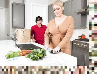 Restless porn in the kitchen for the big ass stepmom