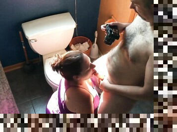 Banyo yapma, Amatör, Oral seks, Üstüne/yüzüne boşalma, Kocaman yarak, Orta yaşlı seksi kadın, Çift, Dolgun güzel kadın, Yüzle ilgili