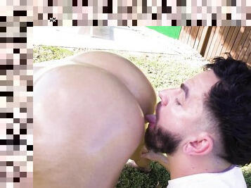 Tettone, Pecorina, All'aperto, Cazzi enormi, Mammine mature, Pornostar, Piscina, Cavalcate, Bikini, Giardino