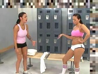 Two hotties fucked in the gym